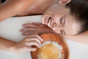 Using a Brown Sugar Exfoliant According to Your Skin Type